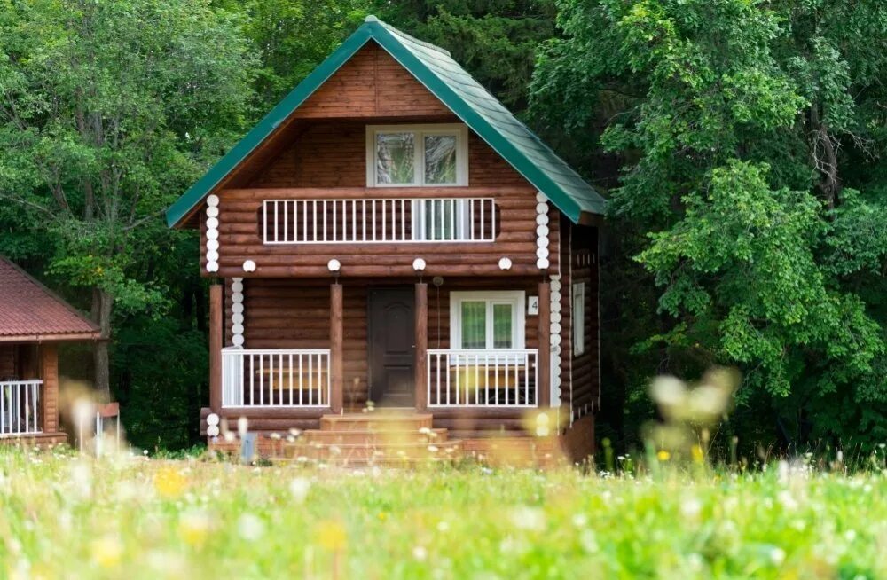 Гражданка приобрела загородный дом. Дача. Лето. ЦИАН Загородное жилье. Lemon House dacha. Где в России самые дешевые дома на продажу.