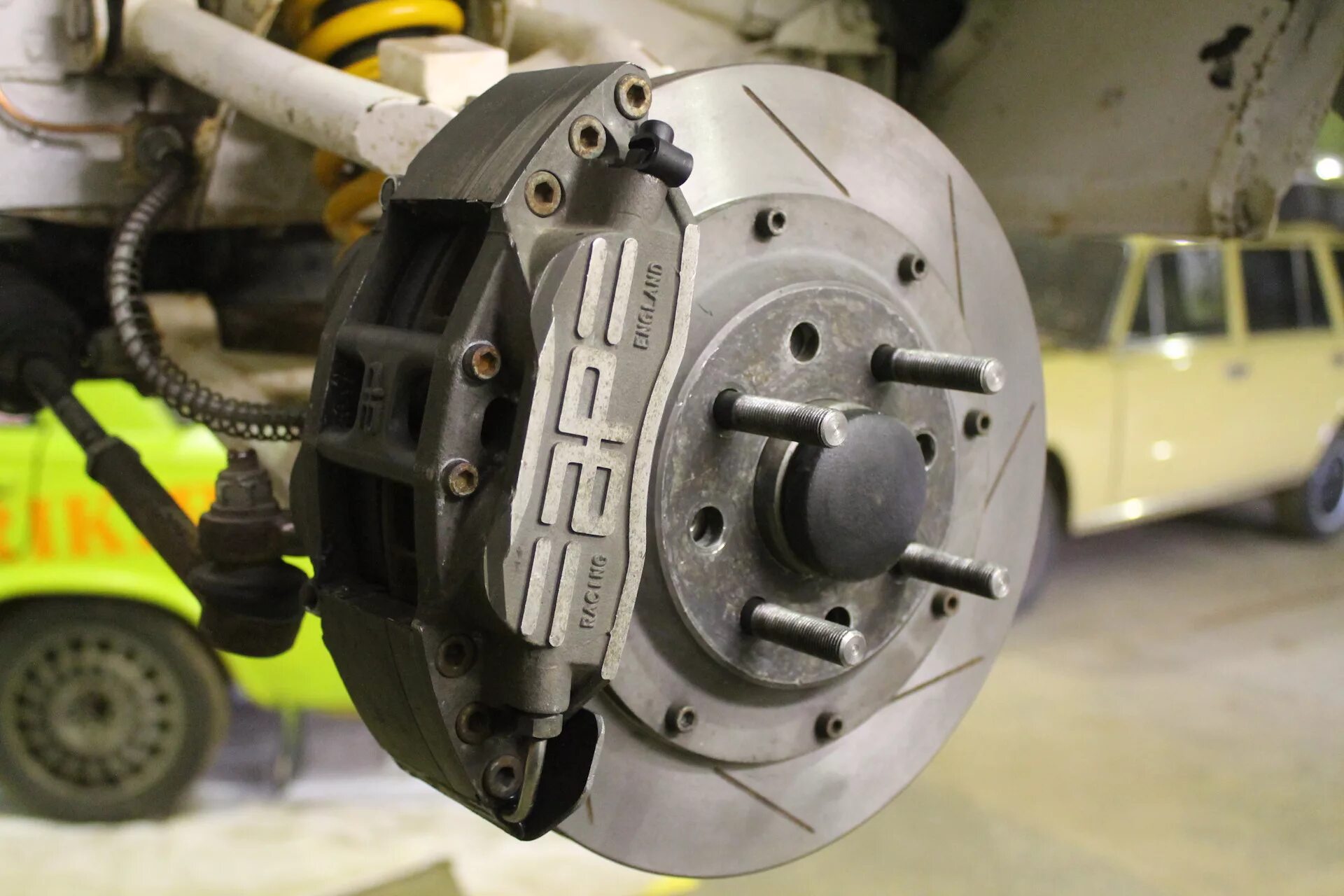 Тормозная система фирмы. Тормозная система фирмы. Велотормоза brembo. Тормозные системы wilwood. Тормозная система фирмы.