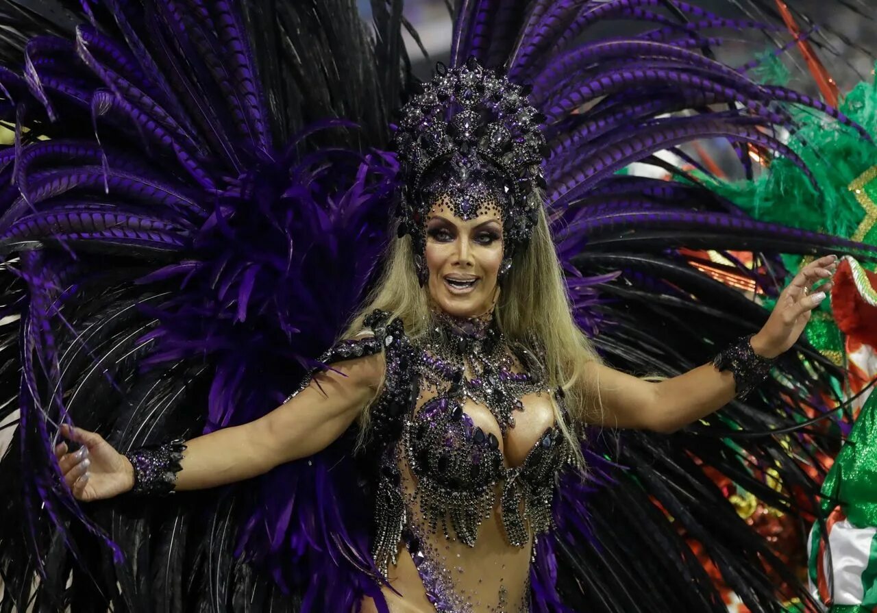 Бразильские фонки 1 час. Рио де Жанейро карнавал женщины. Бразилия карнавал женщины Бразилия карнавал женщины. Карнавал бразильский карнавал. Бразильская танцовщица Андреа Мартинс.