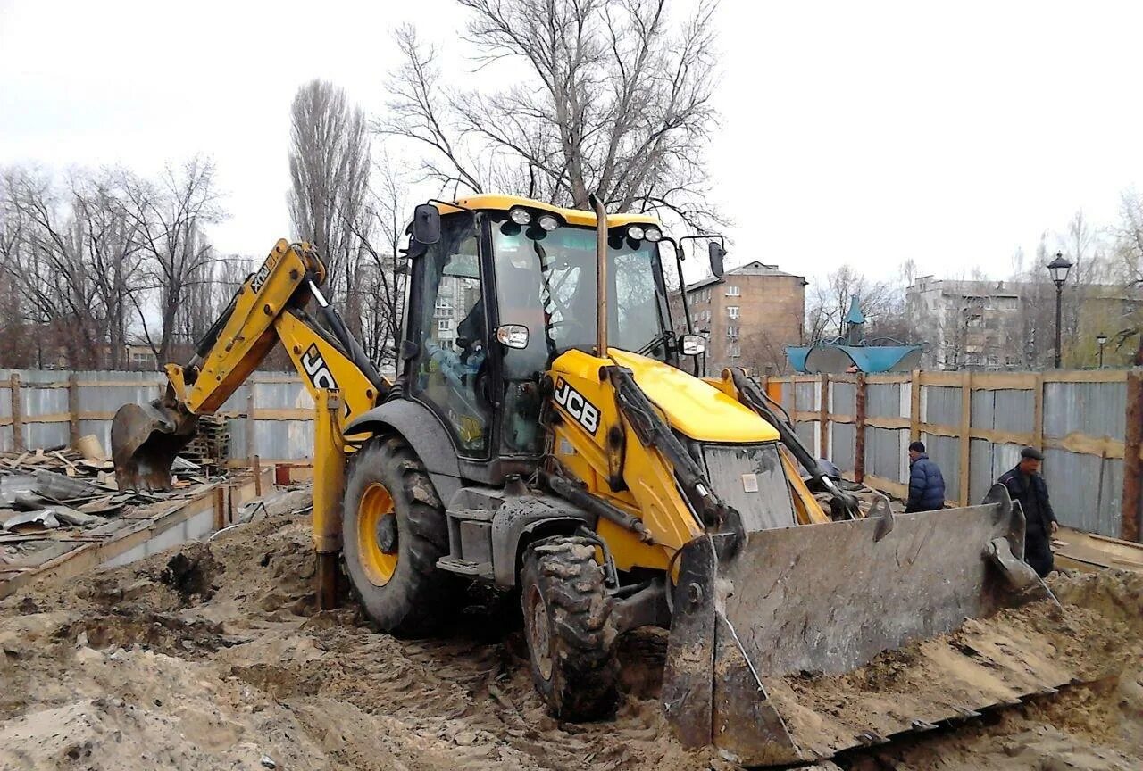 Аренда экскаватора погрузчика ekspark. Трактор JCB 3cx. Трактор JCB 3cx с землей. JCB трактор Э́ксковаторпогрущик. JCB 4cx с гидромолотом.