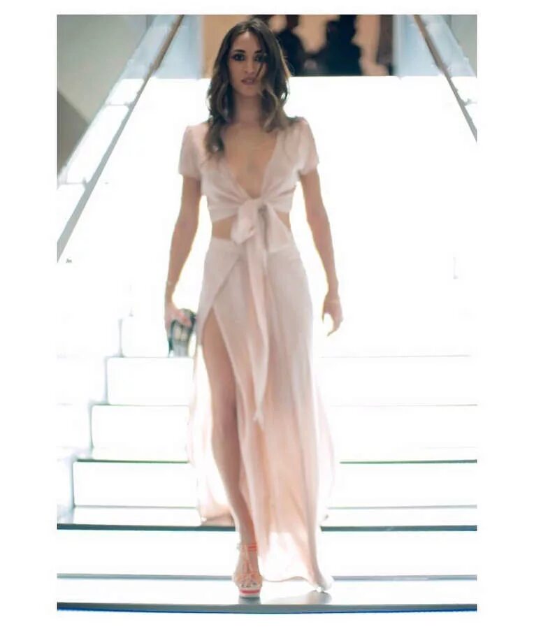 Нихан гар горячие. Нихан гар. Нихан асли эльмас. Нихан гар горячие фото. Нихан гар фото.