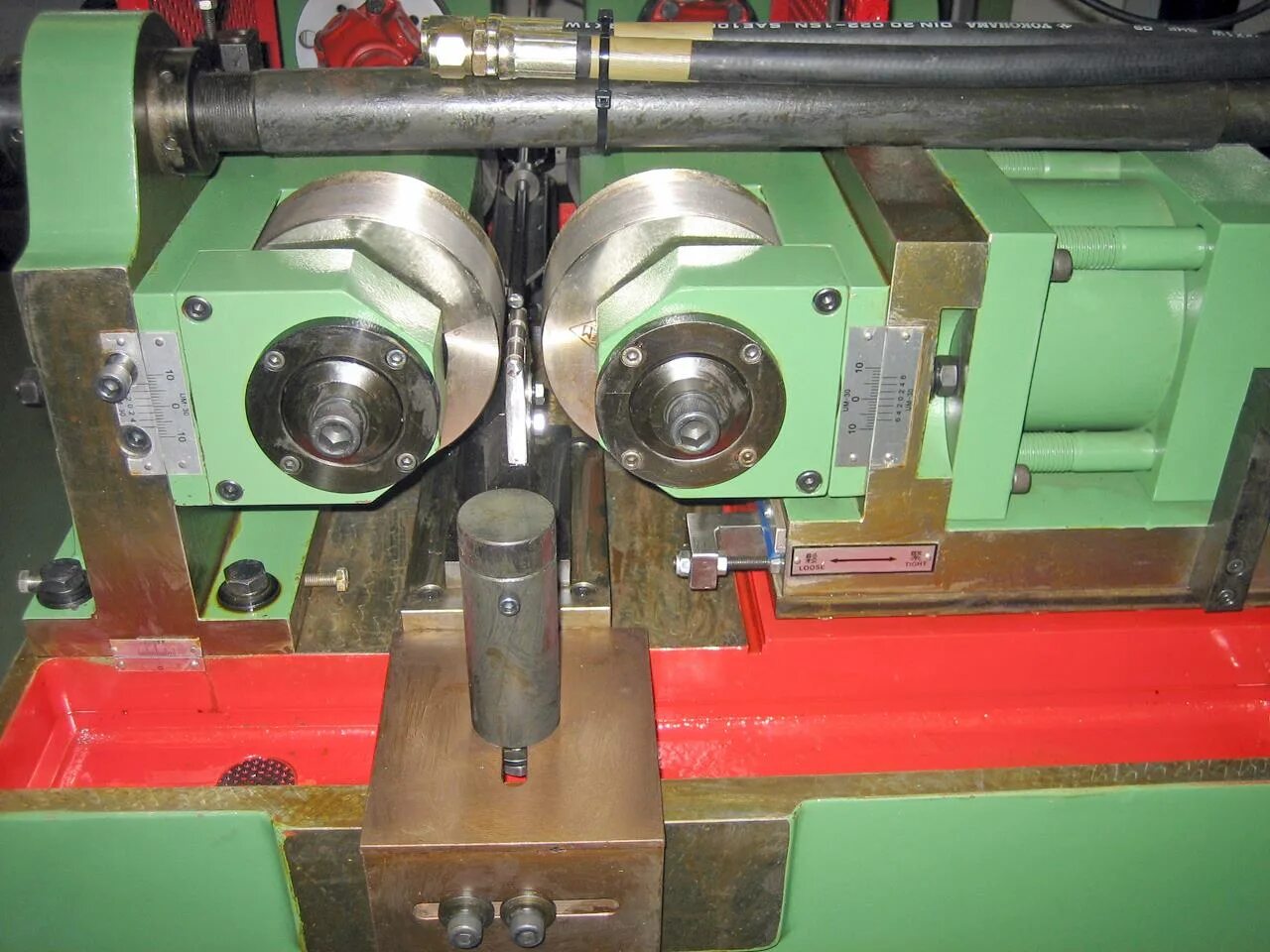Threading machine