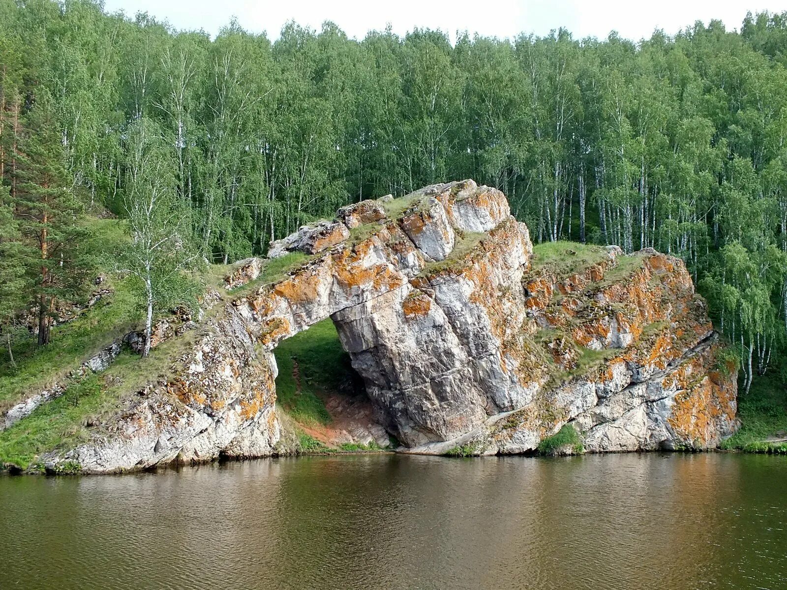 Исетский каньон. Каменные ворота Каменск Уральский. Каменные ворота Исеть. Каменные ворота на реке Исеть. Каменск Уральский каньон, каменные ворота..