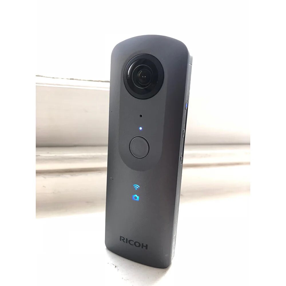 V 360. Камера 360 Ricoh. Ricoh Theta 360. Экшн-камера Ricoh Theta. VR 360 Ricoh Theta v со штативом.