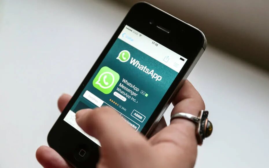 Как можно следить за ватсап. Фото на ватсап. смартфон ватсап. иконка whatsapp. картинки для группы работа в вотсапе.
