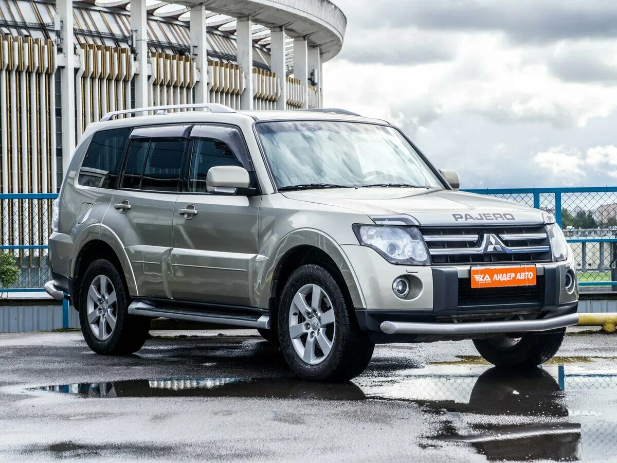 Mitsubishi pajero 4 кузов. Митсубиси паджеро 4 поколения рестайлинг. Мицубиси паджеро 4 драйв2. Митсубиси паджеро 4 вид спереди. Митсубиси паджеро 4 2018.