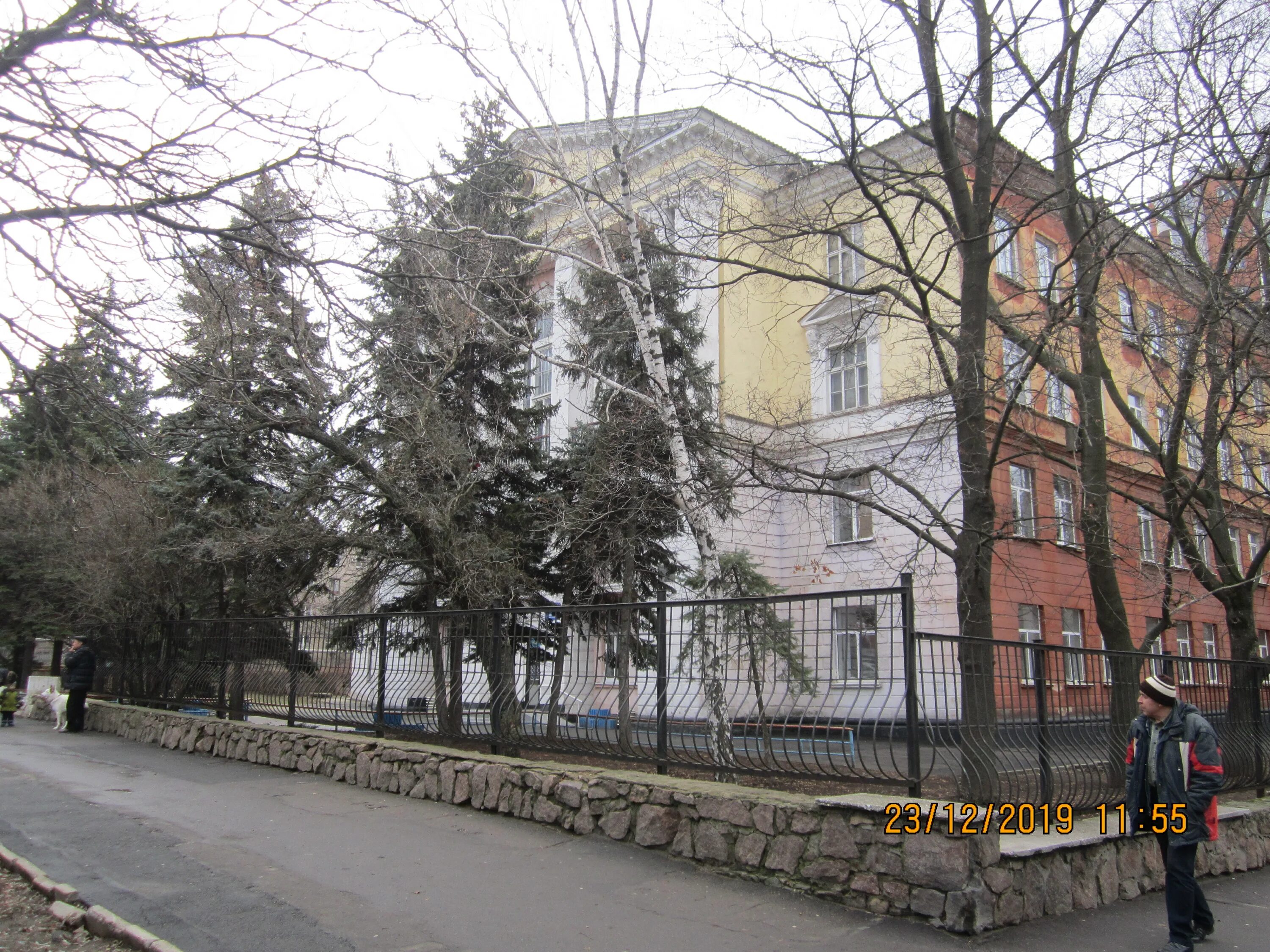 Школы донецка адреса. 14 школа донецк. улица щорса донецк. школа 54 донецк. школа 20 города донецка.