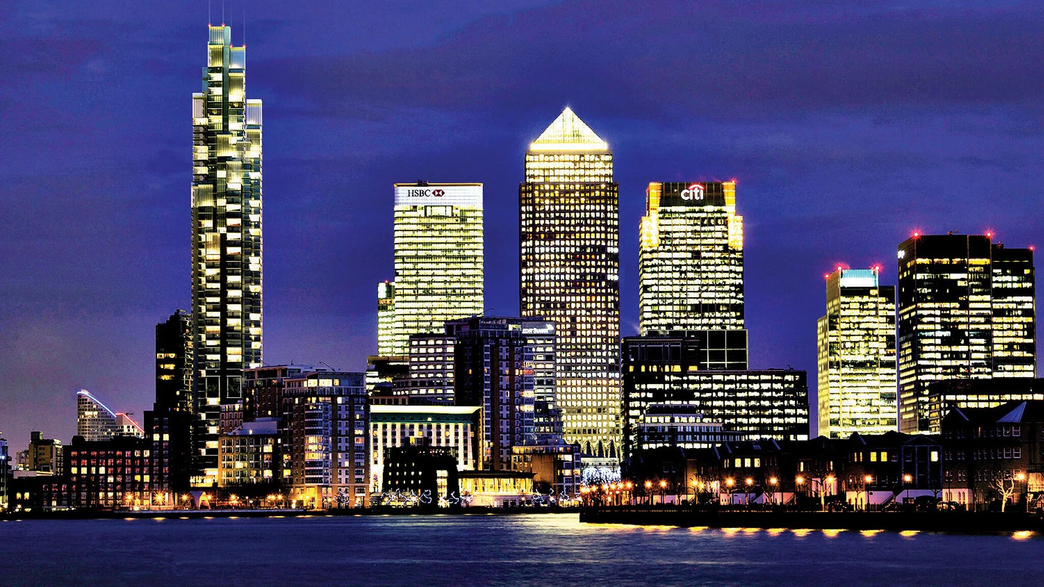 London is than new york. Канари Уорф Тауэр. Лондон район Канари Ворф. Небоскребы Европы. Башни Кэнэри-Уорф картинк.