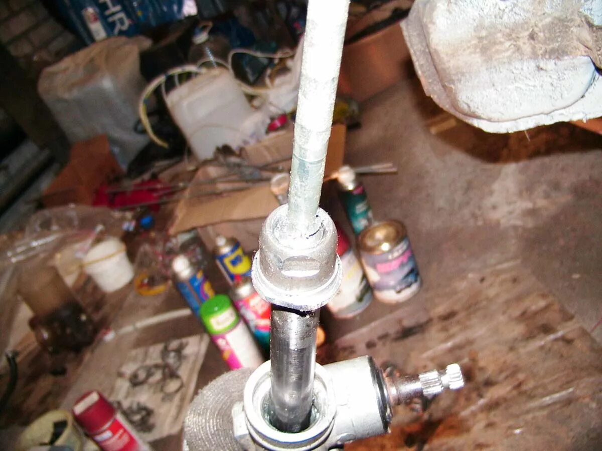 Ремкомплект рулевой рейки ока 1111 артикул. Ремонт рейки ока. Планка рулевой рейки ока. Ремкомплект рулевой рейки ваз 11113 ока. Крепление рулевой рейки ока 11113.