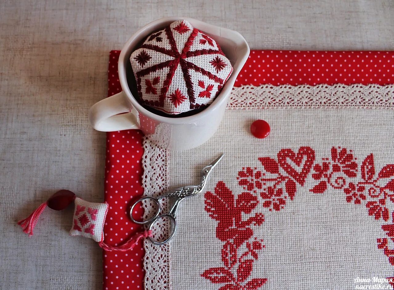 вышивка крестиком салфетки. вышивка гладью цветы. вышитые салфетки. вышитые скатерти гладью. микровышивка гладью.