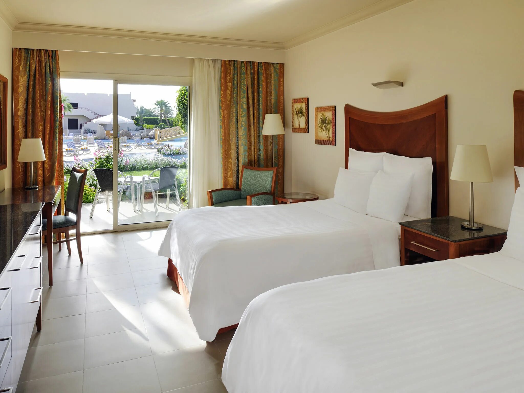 Bay beach resort 5. Marriott Шарм-Эль-Шейх. Отель Марриотт Египет Шарм-Эль-Шейх. Шарм-Эль-Шейх отель Марриотт Маунтин 5. Променад Бич Резорт 5 Шарм-Эль-Шейх.
