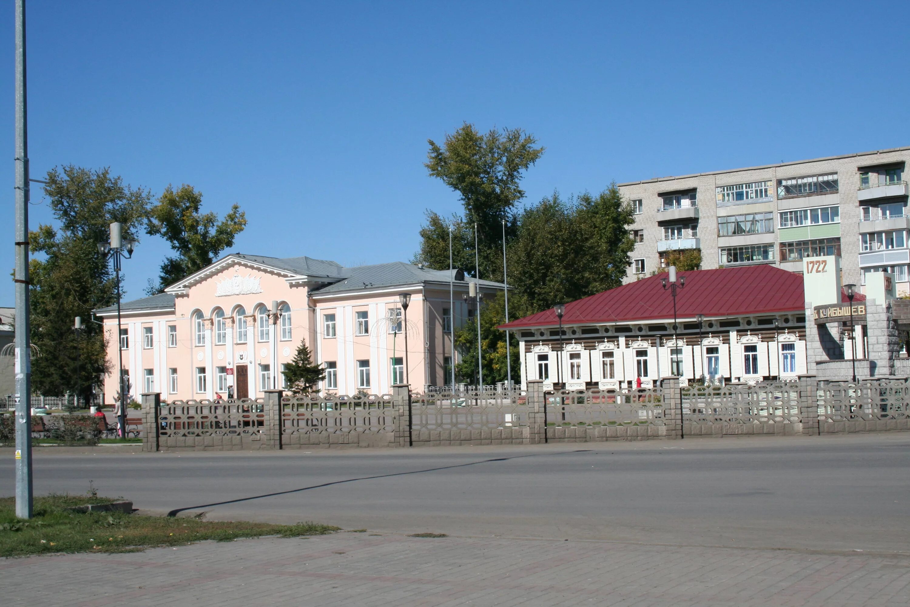 Погода в городе куйбышеве. Площадь Куйбышева НСО. Площадь города Куйбышева НСО. Г.Куйбышев в Новосибирской области 2022. Куйбышев Новосибирская область Центральная площадь.