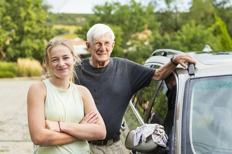 Daughter grandfather. Дед с внучкой в автомобиле. Дед моет внучку. Внучку моет старый дед. Внучка мыла Деда и возбудилась.