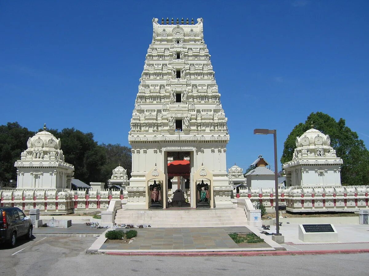 Индуистский храм в Малибу. Индусский храм Шри Ланка. Индуистский храм Коломбо Шри Ланка. Индуистский храм Тринкомали.