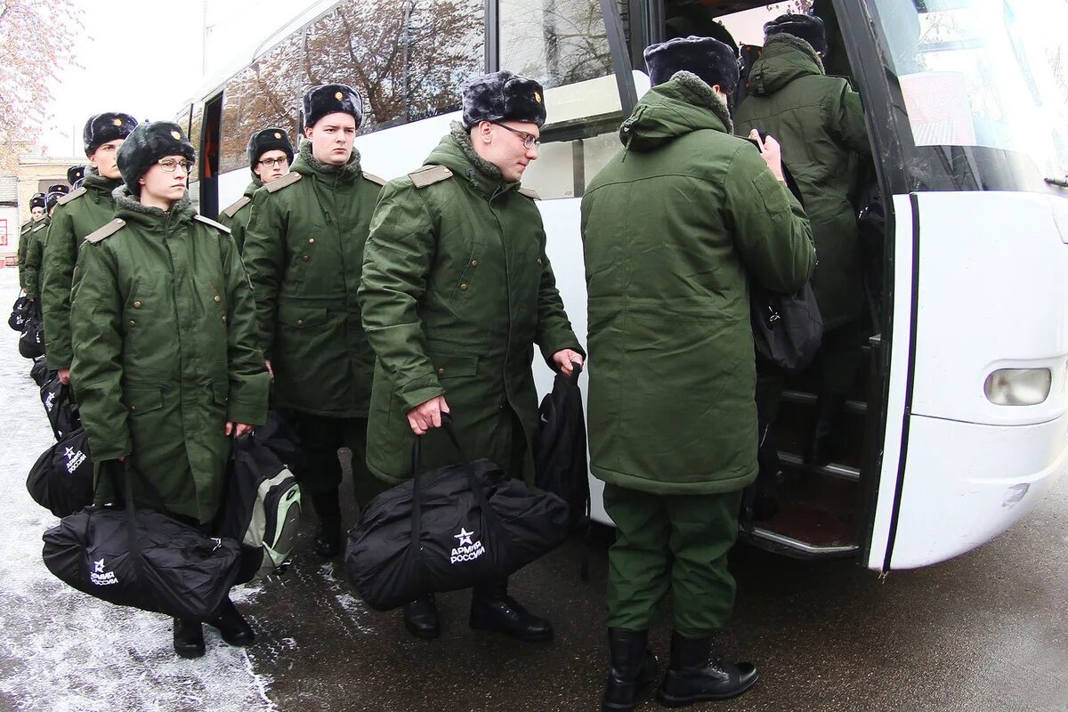 Военный призыв. Сборный пункт. Набор новобранца в армию. Как не попасть под мобилизацию