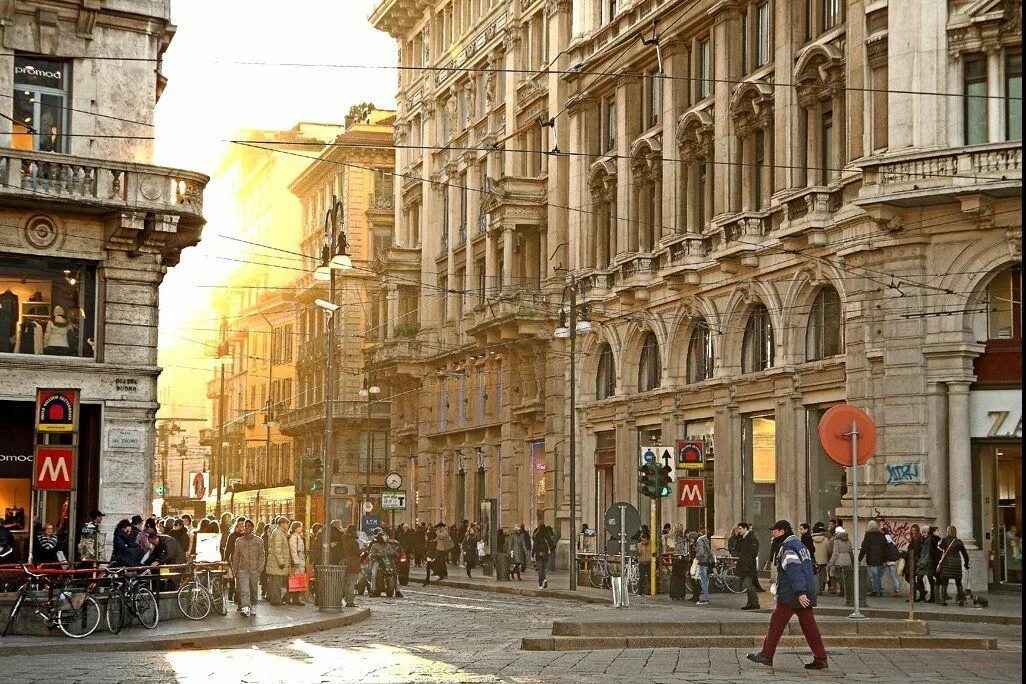 Миланская «улица мод». Турин италия. Via torino. Milan streets. Via torino.