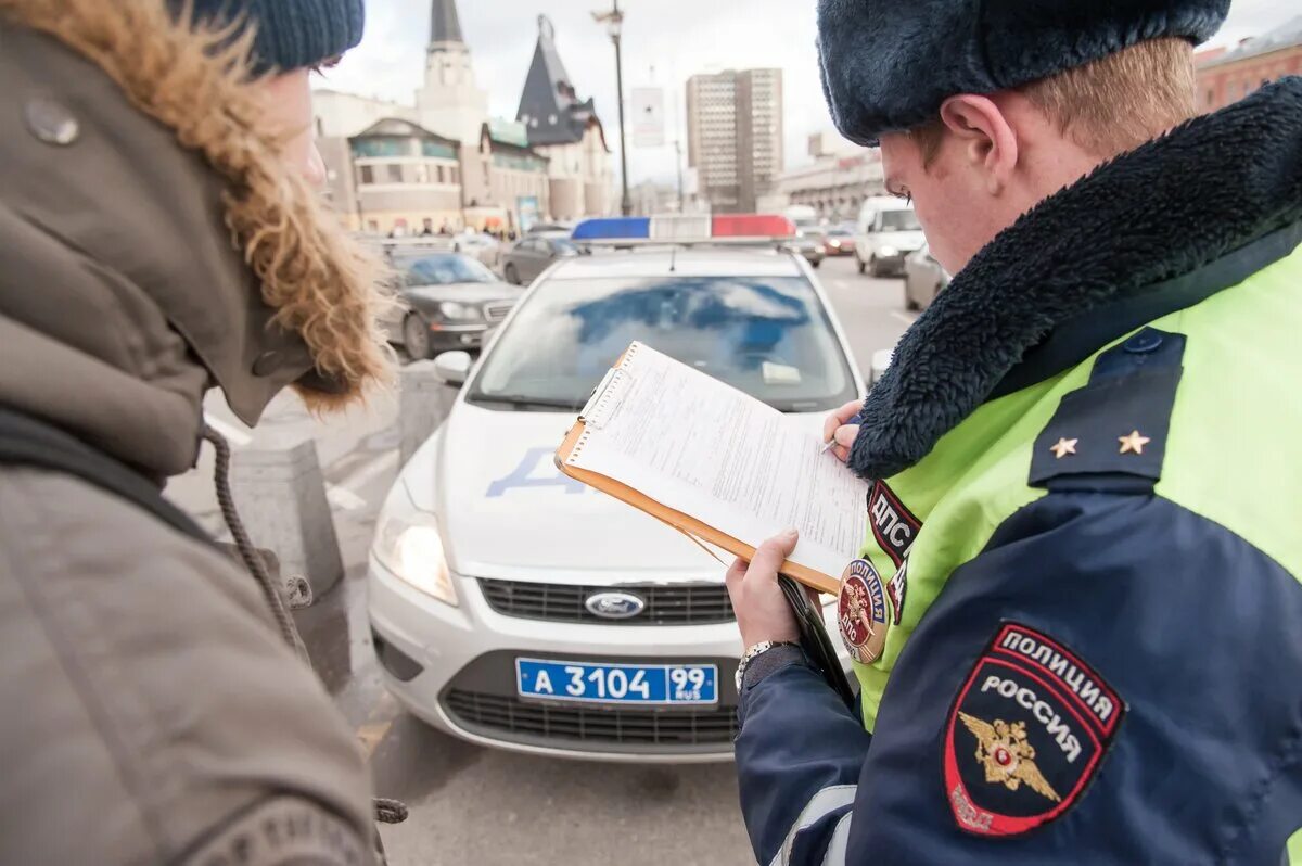 Штраф. Штраф фото. Нарушение ПДД водителем. Выписывание штрафа. Наложение штрафов гибдд