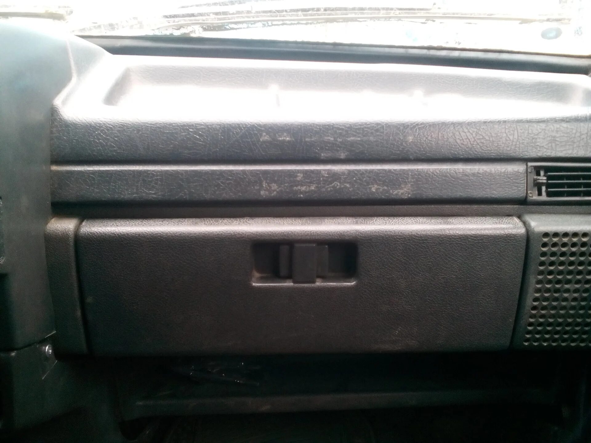 Как снять бардачок 2109 Петли крышки бардачка Lada 21099, 1,5 л, 2003 года запчасти DRIVE2
