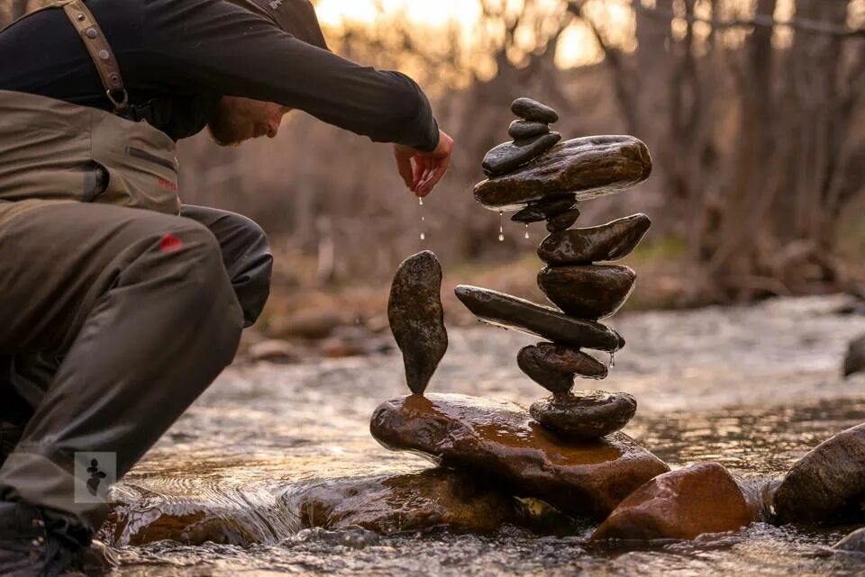 Равновесие фото. Камни равновесие. Камни друг на друге. Балансирующие камни. Балансировка камней.