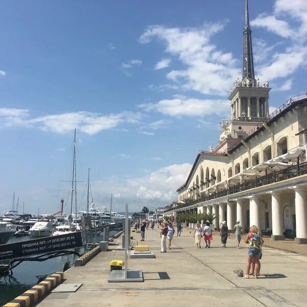 В саратове на причале корабли. Буяновая пристань в архангельске. Морской вокзал сочи причалы. Северный речной вокзал теплоходы. 9 причал.
