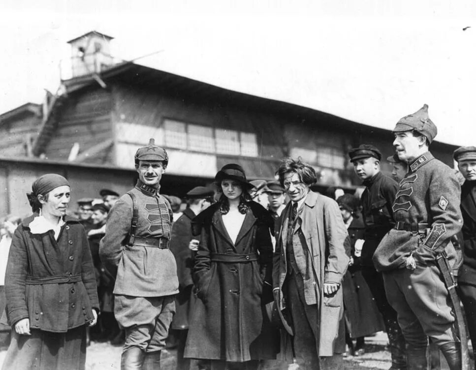 Запад 1922 год. Владивосток 1922 год. Школа красных военлетов серпухов. Взятие владивостока 1922. 25 октября 1922 владивосток.