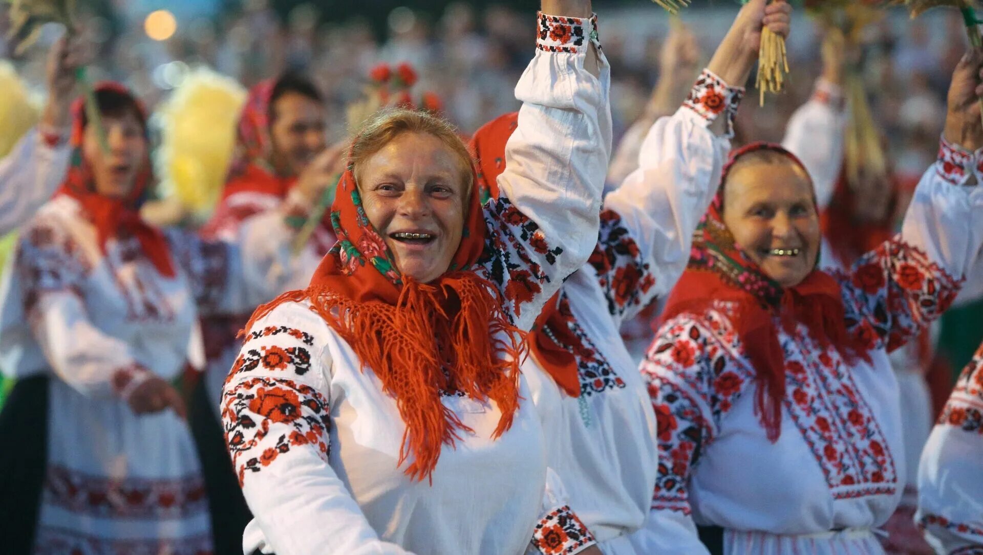 Белорусский национальный костюм. Белорусы нация. Народы населяющие беларусь. Народность беларуси. Народы населяющие беларусь.