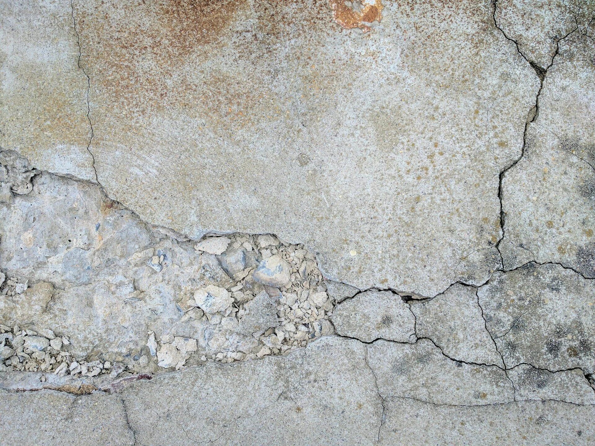 Трещины на поверхности. Трещины в бетоне. Разрушение бетона. Ржавый бетон. Потрескавшийся бетон.