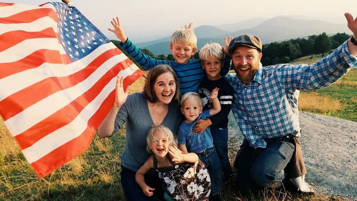 Современная американская семья. Типичная американская семья. Счастливая американская семья. Семья американцев. Родственники проживающие за границей