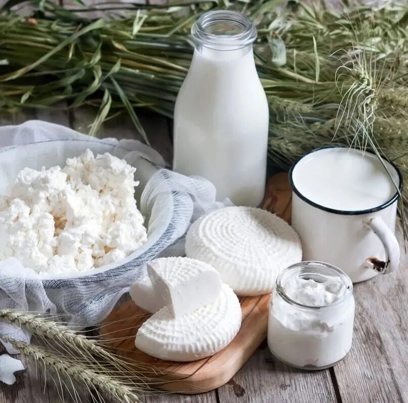 Сатана. Сметана домашняя. Кисломолосныепродукты. Деревенская сметана польза. Молочные изделия.