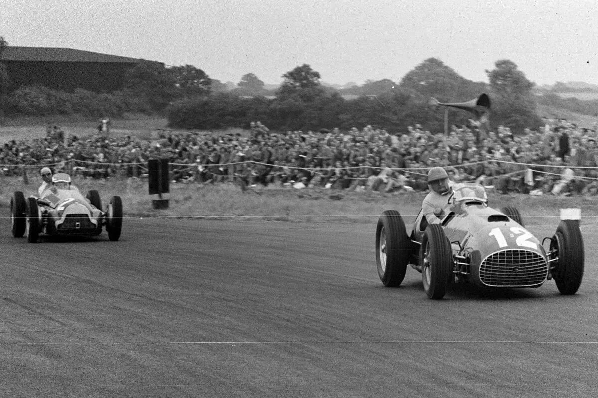 1951 событие. Формула 1 1951. Ferrari f1 1951. Формула-1 Гран-при Великобритании 1950. Формула 1 1950 Сильверстоун.
