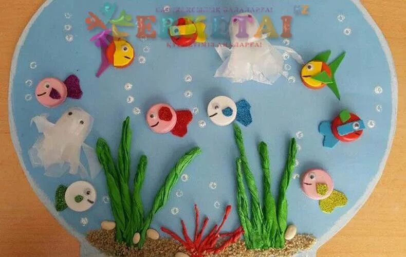 Тема аквариум в средней группе. Поделка аквариум. Поделка аквариум с рыбками. Аквариум поделка для детей. Аквариумные рыбки поделки для малышей.