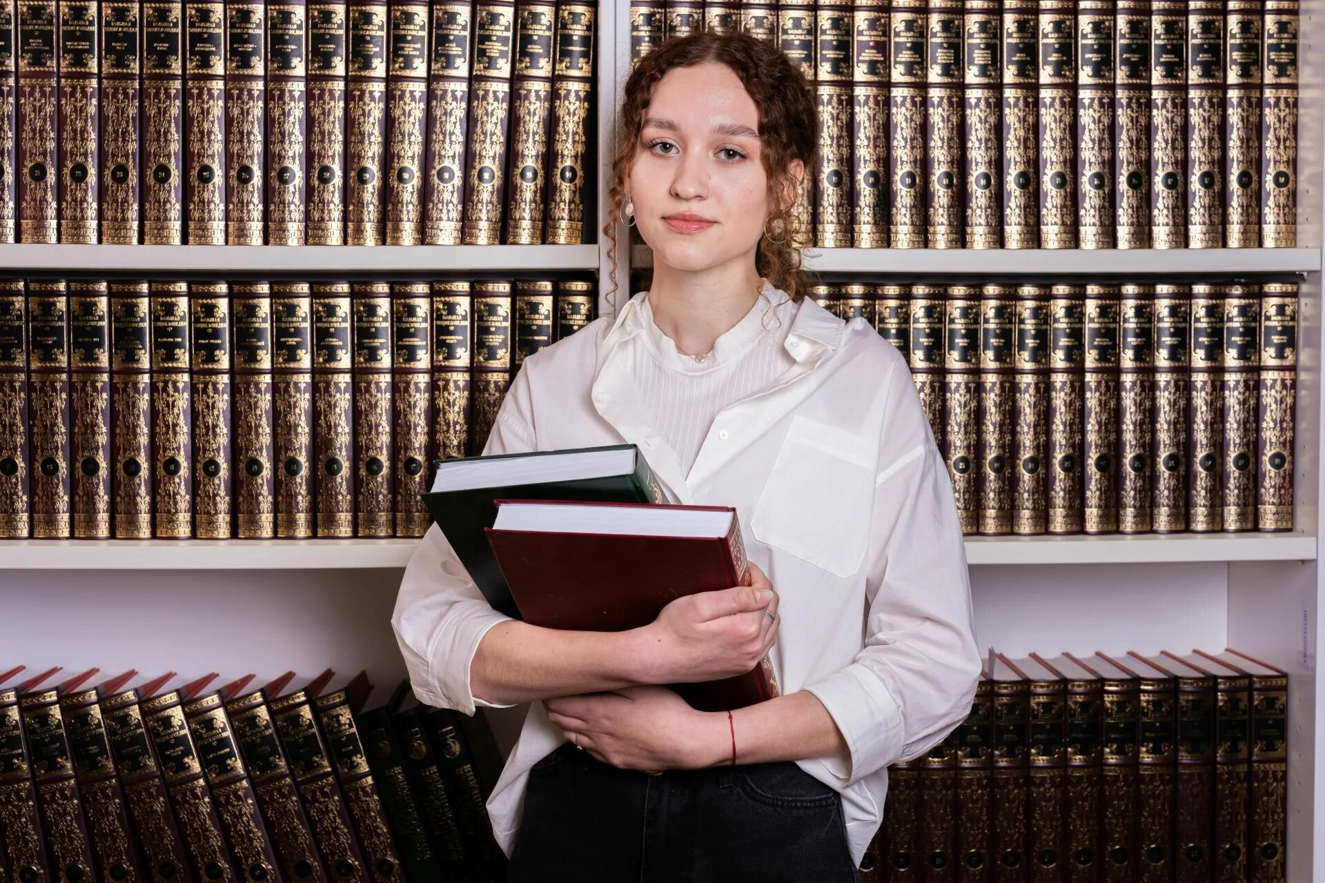 Школьный информационный библиотечный центр это. Выставка в библиотеке к юбилею тютчева. Название информационного центра в библиотеки. Головченко дарья андреевна мирэа. Модельная библиотека петропавловск камчатский.