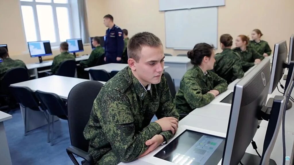 Армейское образование. Занятия с военнослужащими. Солдат военной кафедры. Учеба курсанты. Учебные занятия военнослужащих.
