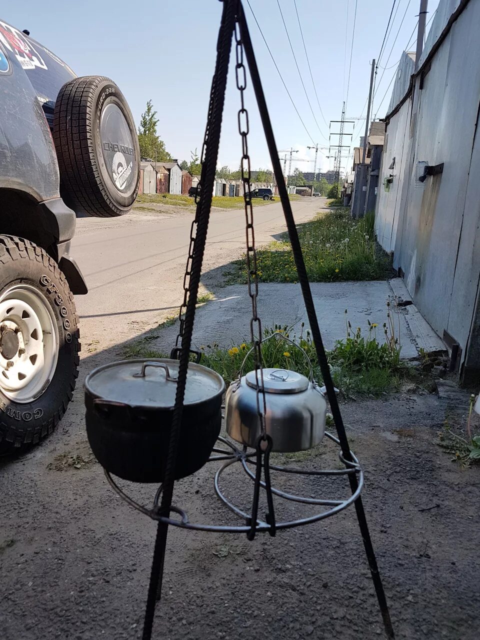 Тренога для котелка своими руками. Тренога для котелка. подставка для котелка. подставка для котелка из арматуры. тренога под казан из арматуры.