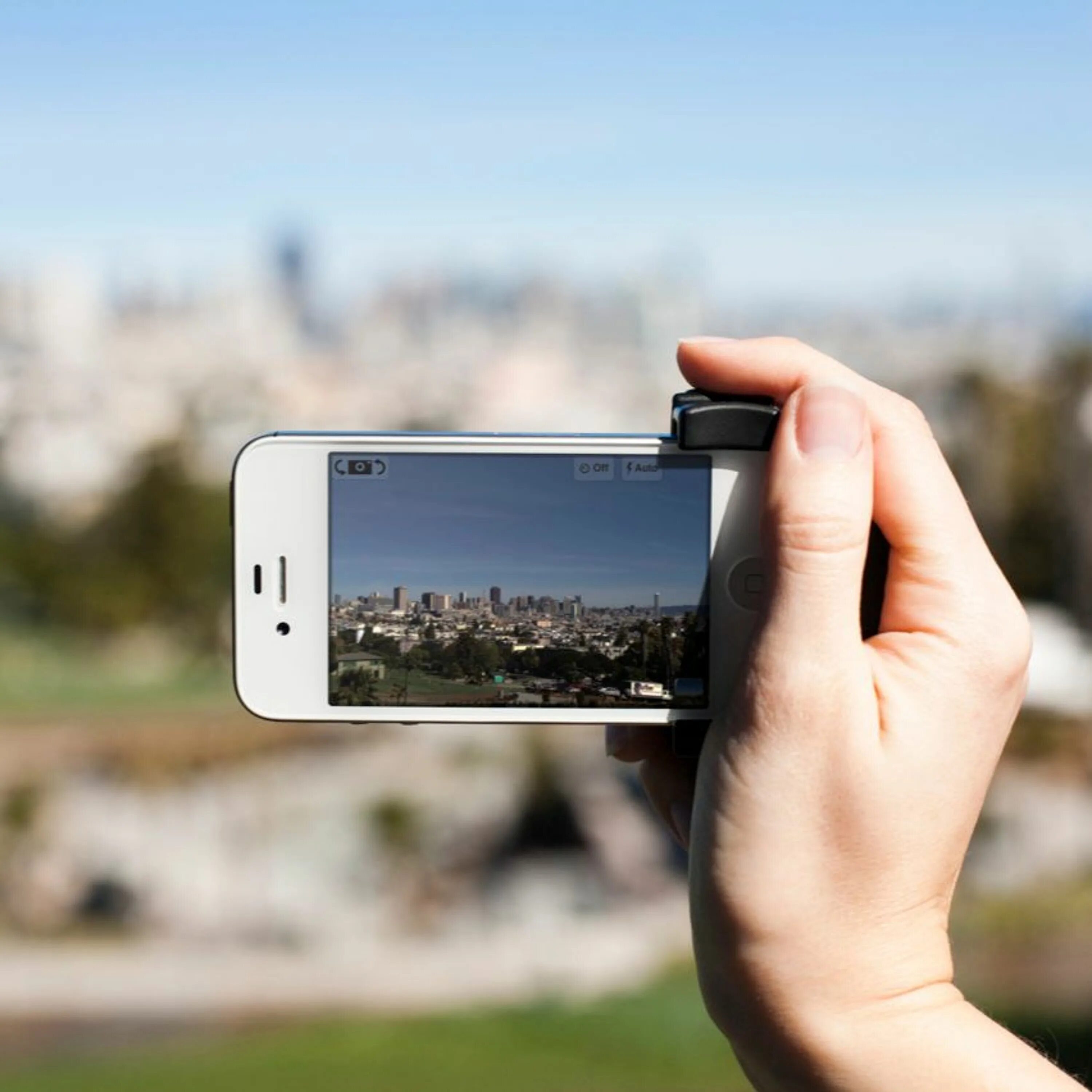 Хорошее вертикальное видео. Съемка на телефон. Фотографирует на телефон. Смартфон камеры горизонтально. Видеосъемка на телефон.