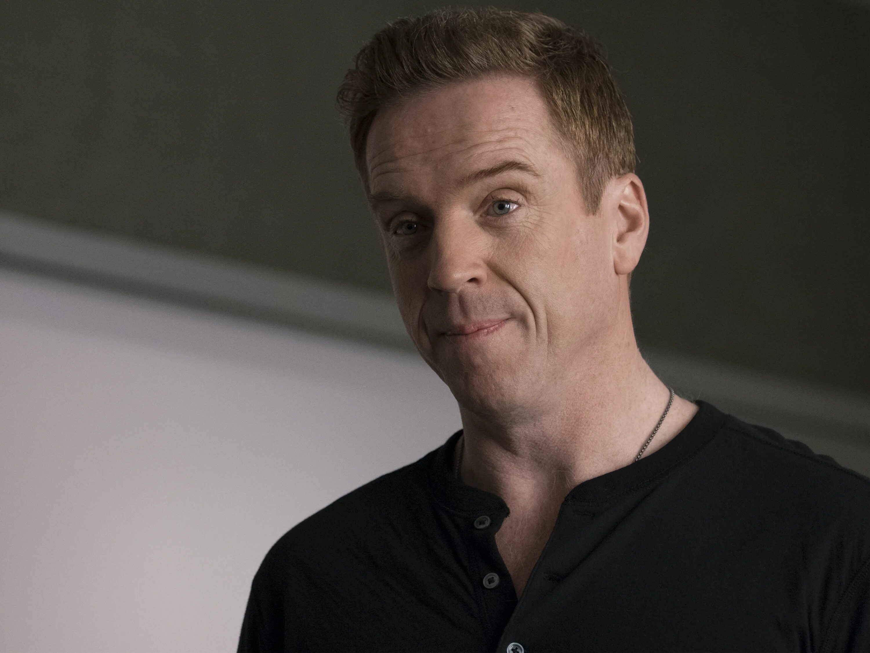 Billions 3 1. Bobby Axelrod. Дэмиэн Льюис. Дэмиэн Льюис серьёзный.