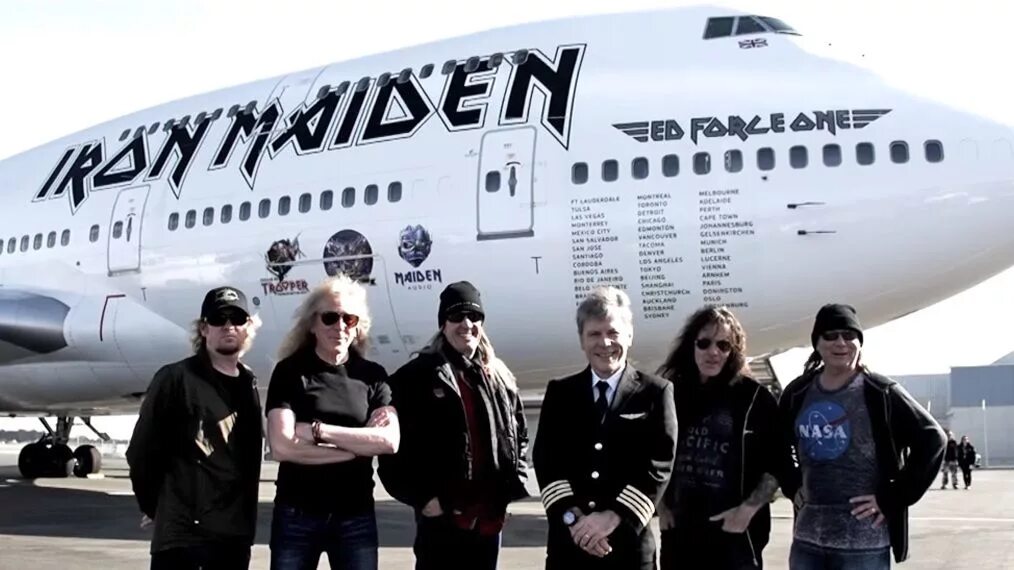 Группа самолет отзывы. Самолет группы Iron Maiden. Боинг 747 Айрон мейден. Боинг Iron Maiden. Брюс Дикинсон пилот.