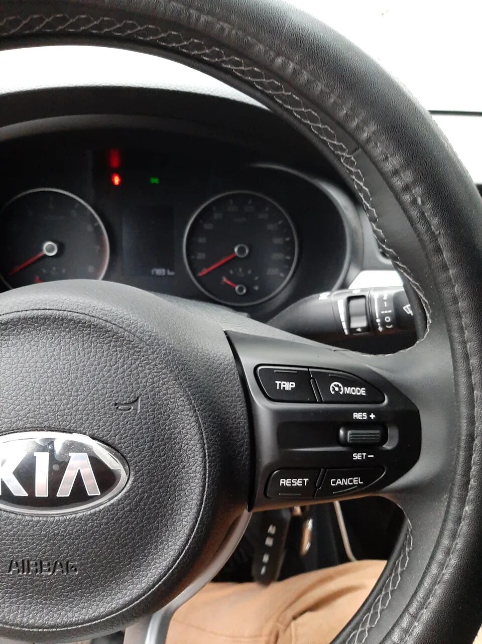 Круиз контроль рио. Киа рио 2017 кнопки. Кнопки круиз контроля киа рио 2014 года. Круиз контроль рио. Круиз контроль киа рио 4.
