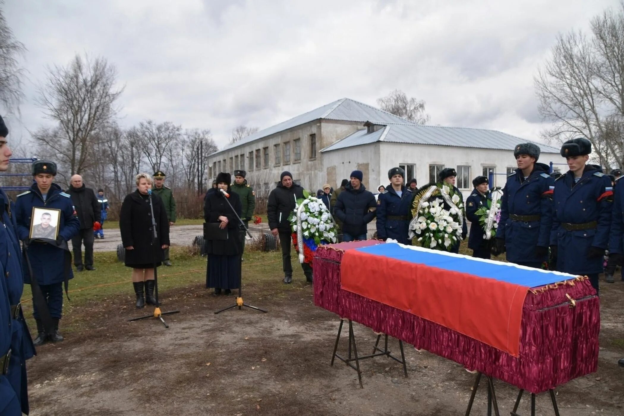 Похороны в Рязанской области. Перкино Рязанская область похороны. В Рязани простились с погибшим на Украине.