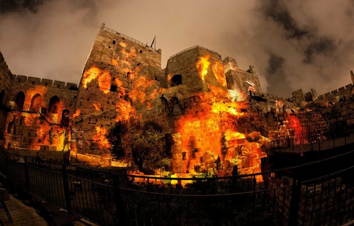 Римляне разрушили город. Осада Иерусалима (70). Разрушенный Иерусалимский храм. Осада Иерусалима римлянами в 70. Осада Иерусалима Титом.