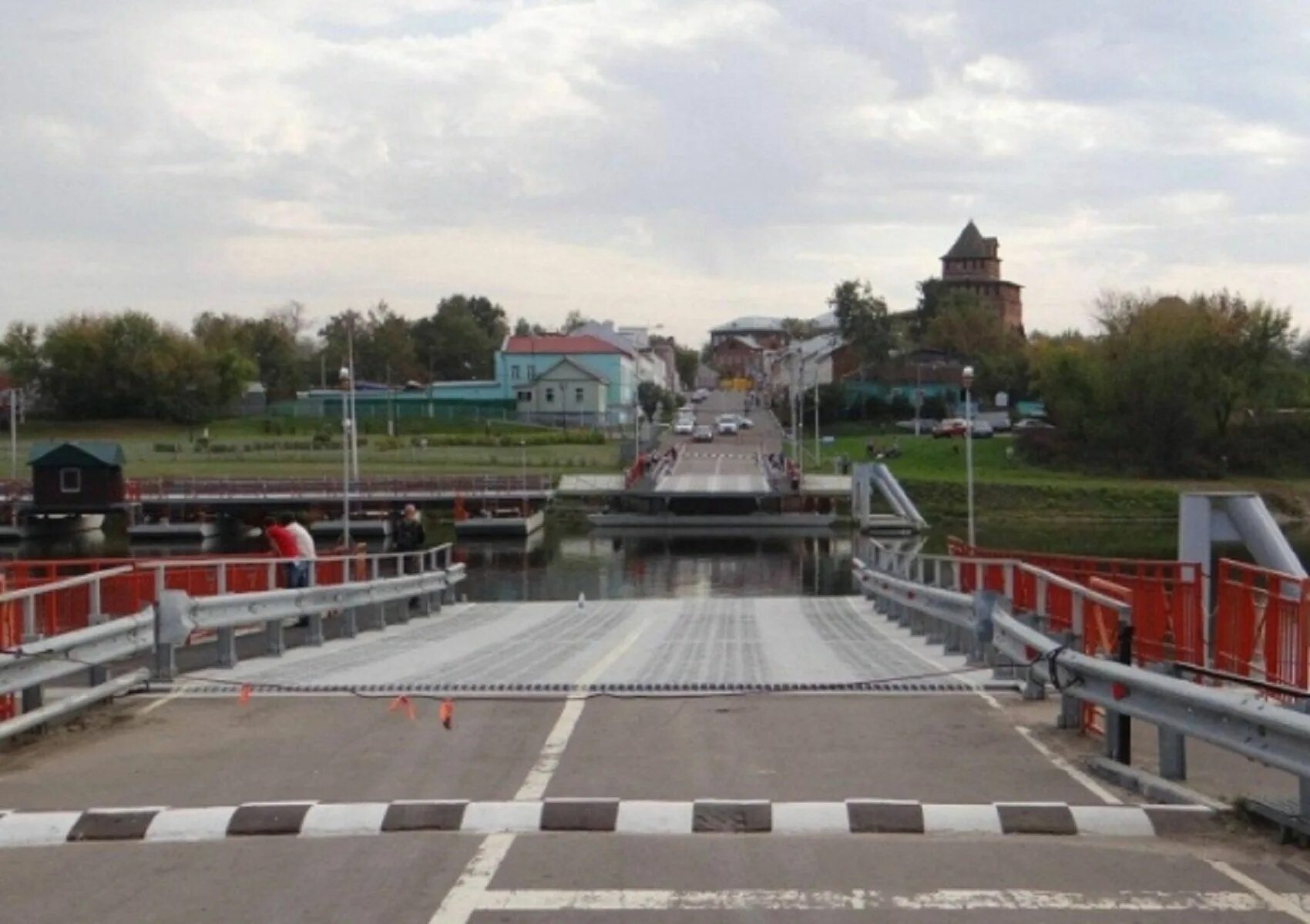 Уровень реки коломна. Бобреневский мост Коломна. Бобренев мост в Коломне. Бобренев Понтонный мост Коломна. Наплавной мост в Коломне.