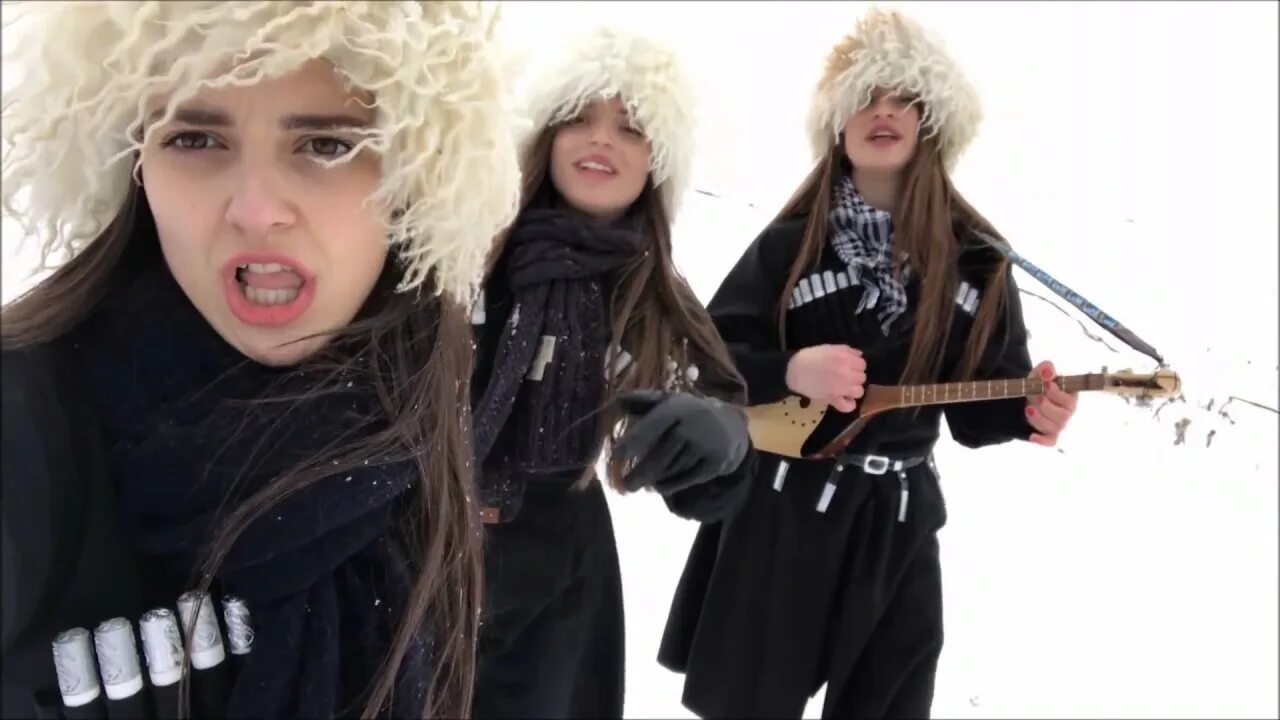 Петь песни трио. Грузинское трио Мандили. Мариам Курасбедиани Мандили. Девушки из трио Мандили. Три грузинские девушки поют.