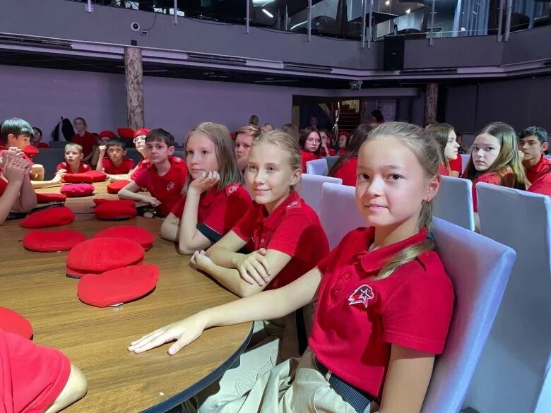 Интерьеры корпоратива. Картинка молодежный центр метро когалым. Молодёжный центр когалым. Молодежный центр метро когалым. Ледовый дворец кунцево.