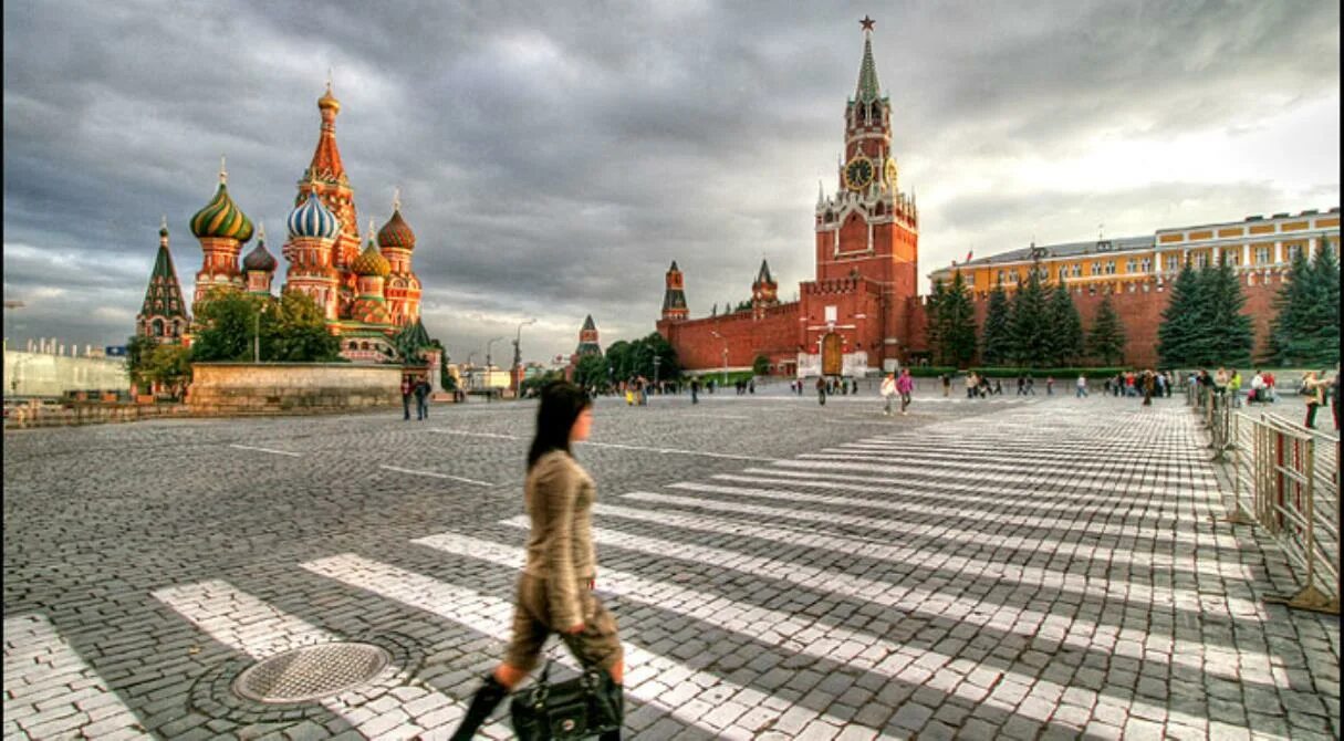 Подойти к красной площади. Фотосессия на красной площади. красиво сфоткаться на красной площади. мгу на красной площади. красивые ракурсы на красной площади.