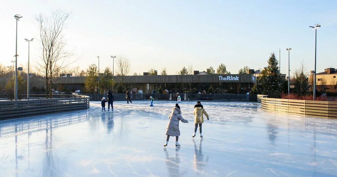 В каком городе каток. Каток the Rink Сколково. Каток ринг Сколково. The Rink Сколково кафе. Ринк каток в Сколково.