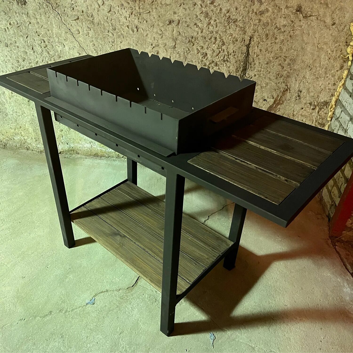 Мангал петербург. Устройство мангала. Мангалы с крышей из металла. Мангал барокко премиум. Мангал 1000х340.