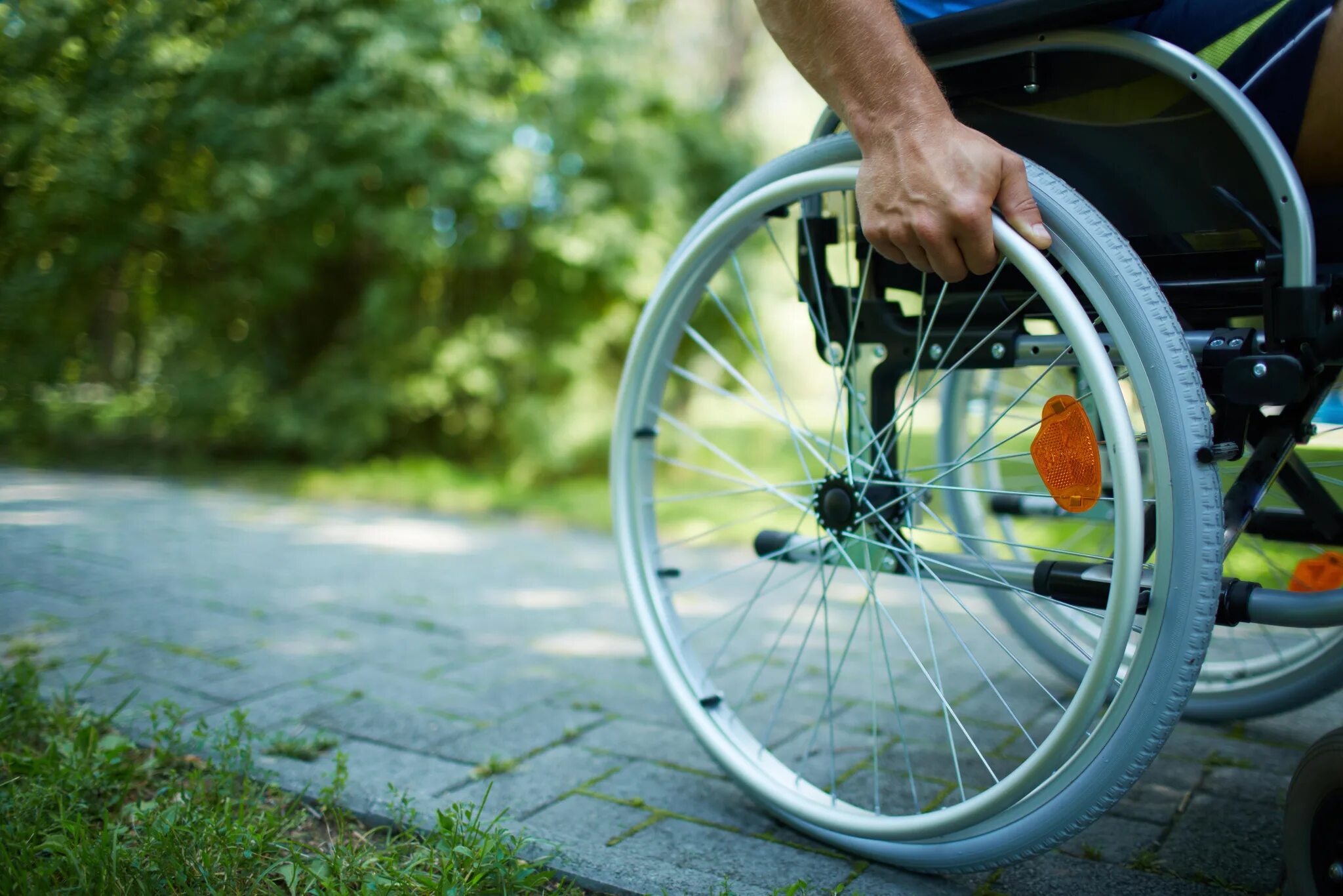Коляска инвалидам 2 группы. Инвалид. Инвалидная коляска. Инвалидность. Инвалид колясочник.