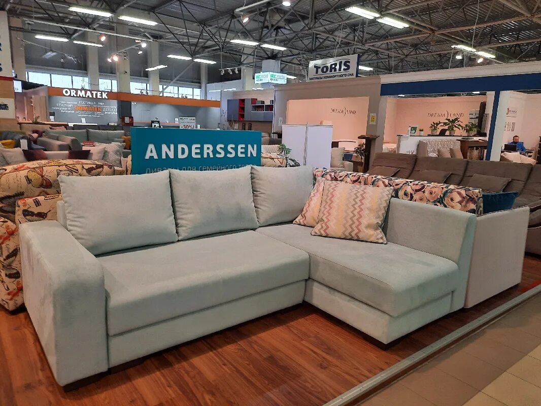 Диван вечер с книжкой фабрика андерсен. Андерсен логотип. Вечер с книжкой диван андерсен. Диван зимняя венеция от фабрики anderssen. Фабрика андерсен.