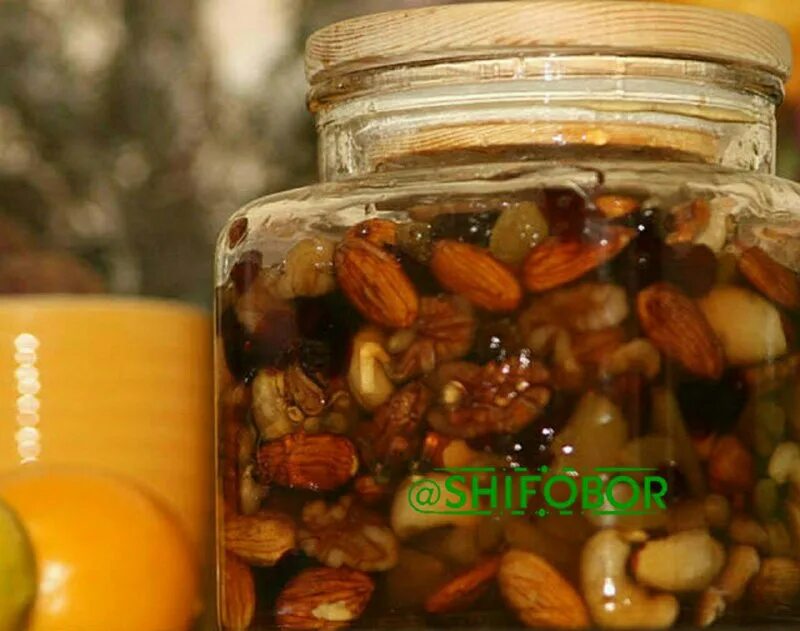 мед с орехами. паста амосова витаминная смесь. сухофрукты в меду. витаминная смесь из сухофруктов. сухофрукты с медом и орехами для иммунитета.
