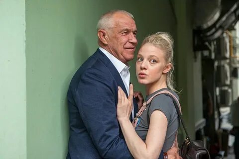 Взрослые мужчины и юные девочки